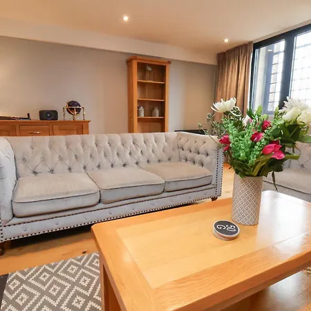 Mallard Engine Shed 휫비