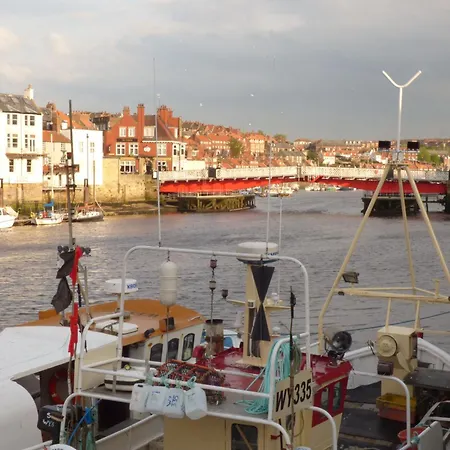 Mallard Engine Shed 휫비